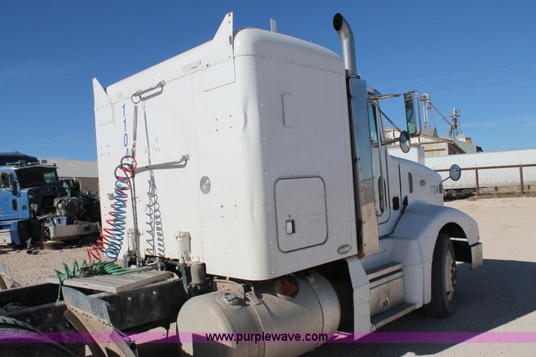 image for item C3633 1999 Peterbilt 377 semi truck