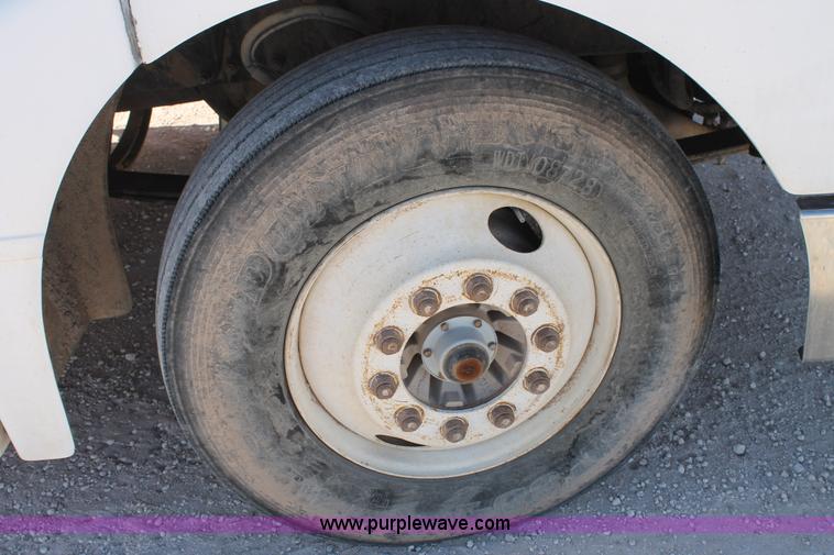 image for item C3633 1999 Peterbilt 377 semi truck