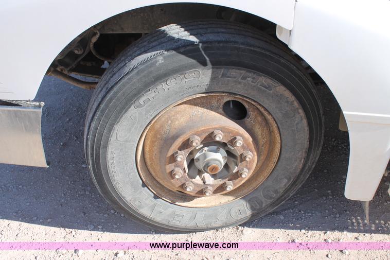 image for item C3633 1999 Peterbilt 377 semi truck