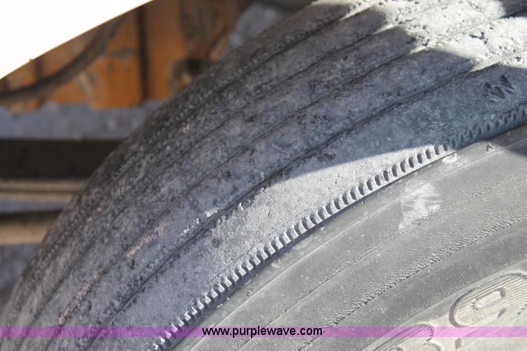 image for item C3633 1999 Peterbilt 377 semi truck