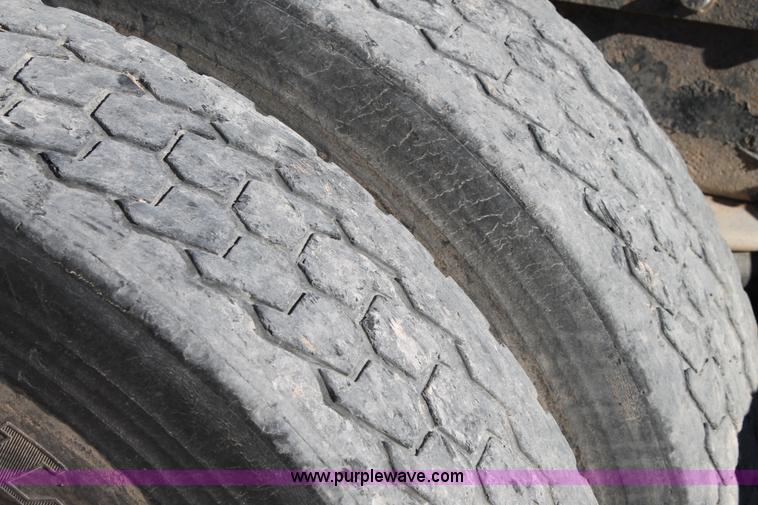 image for item C3633 1999 Peterbilt 377 semi truck