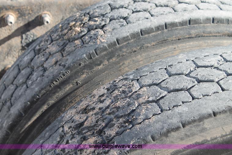 image for item C3633 1999 Peterbilt 377 semi truck