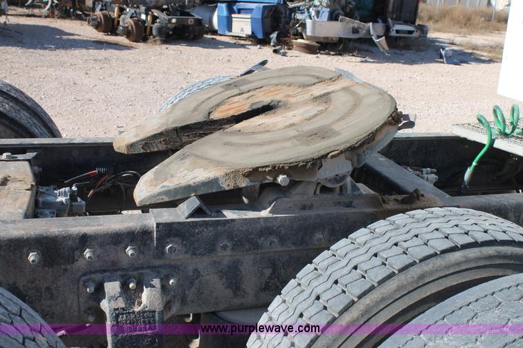 image for item C3633 1999 Peterbilt 377 semi truck