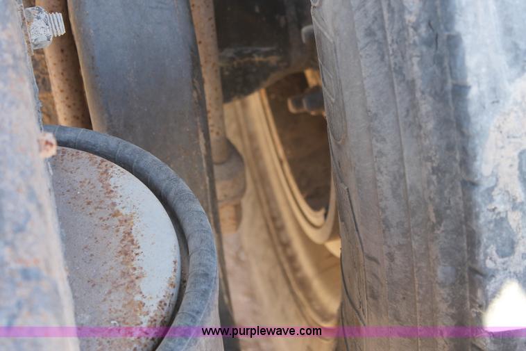 image for item C3633 1999 Peterbilt 377 semi truck