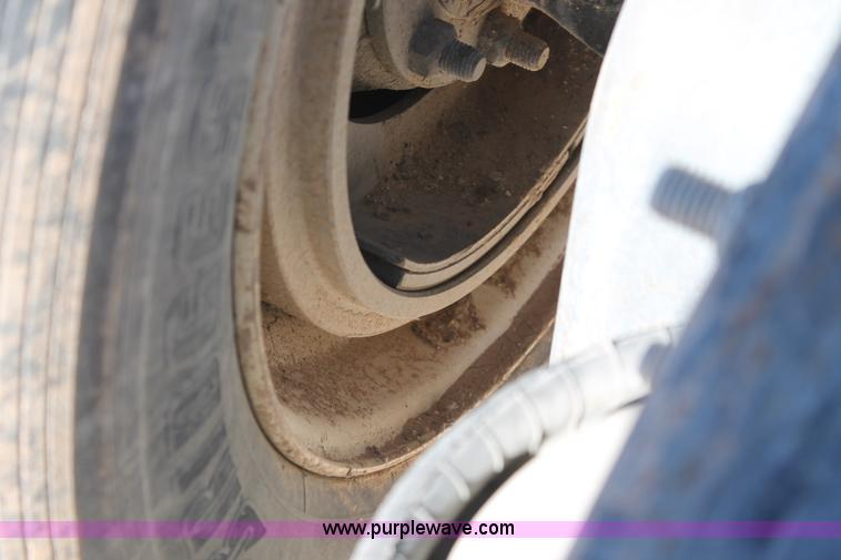 image for item C3633 1999 Peterbilt 377 semi truck