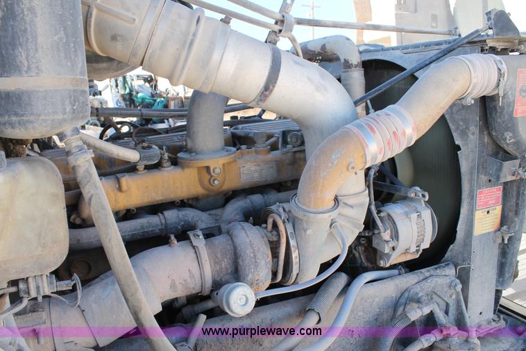 image for item C3633 1999 Peterbilt 377 semi truck