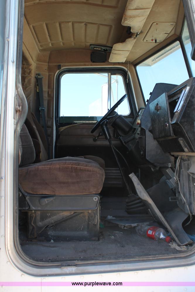 image for item C3633 1999 Peterbilt 377 semi truck