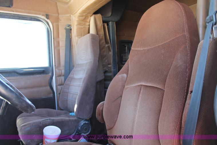 image for item C3633 1999 Peterbilt 377 semi truck