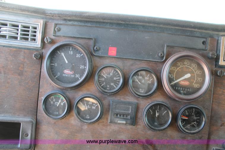 image for item C3633 1999 Peterbilt 377 semi truck