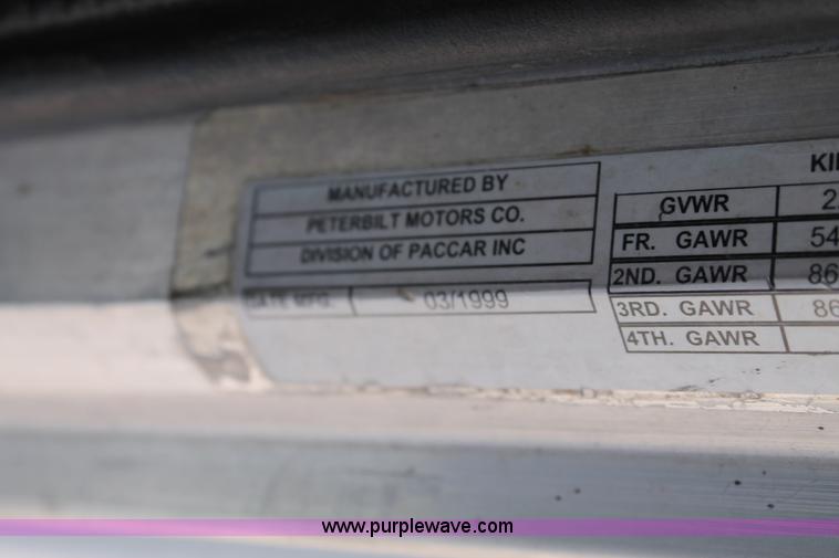 image for item C3633 1999 Peterbilt 377 semi truck