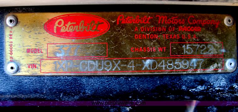 image for item C3633 1999 Peterbilt 377 semi truck