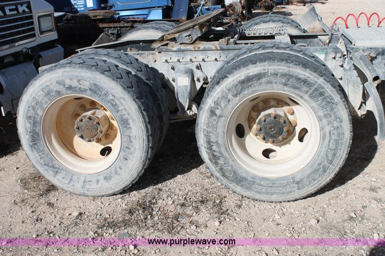 image for item C3634 1998 Freightliner Century Class semi truck