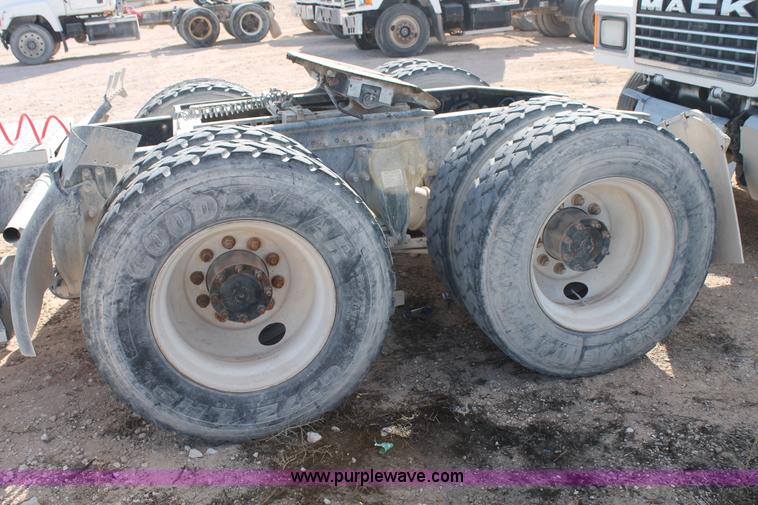 image for item C3634 1998 Freightliner Century Class semi truck