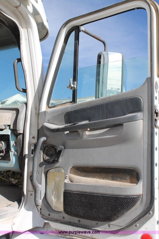 image for item C3634 1998 Freightliner Century Class semi truck