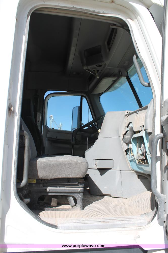 image for item C3634 1998 Freightliner Century Class semi truck