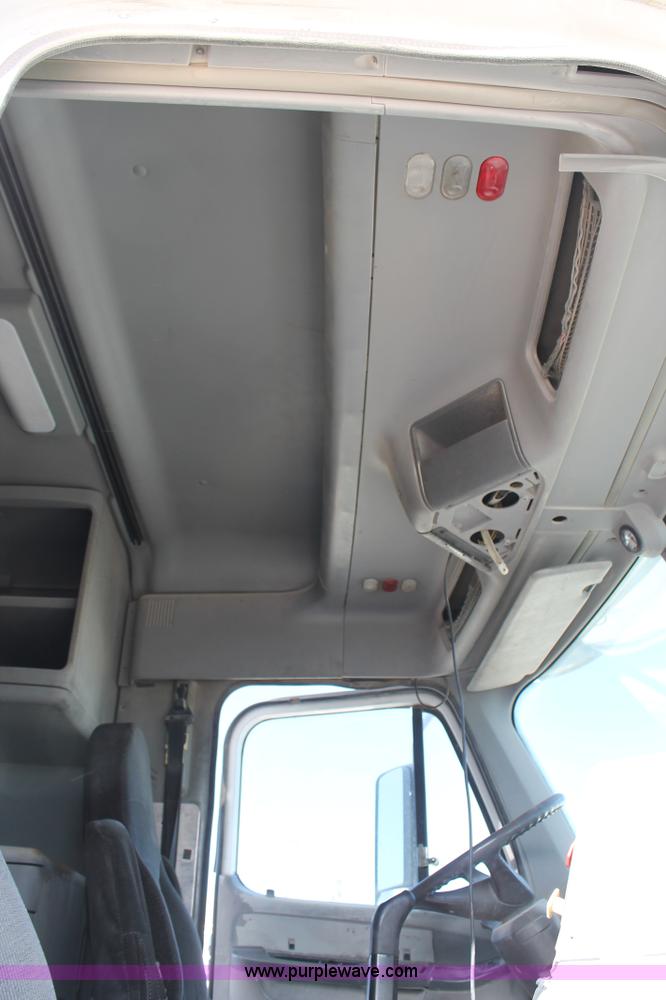 image for item C3634 1998 Freightliner Century Class semi truck