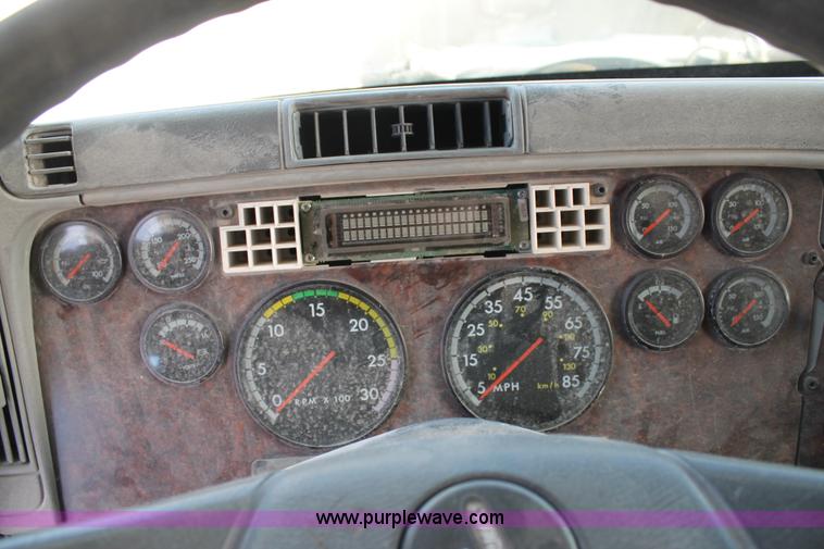 image for item C3634 1998 Freightliner Century Class semi truck