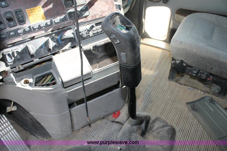 image for item C3634 1998 Freightliner Century Class semi truck