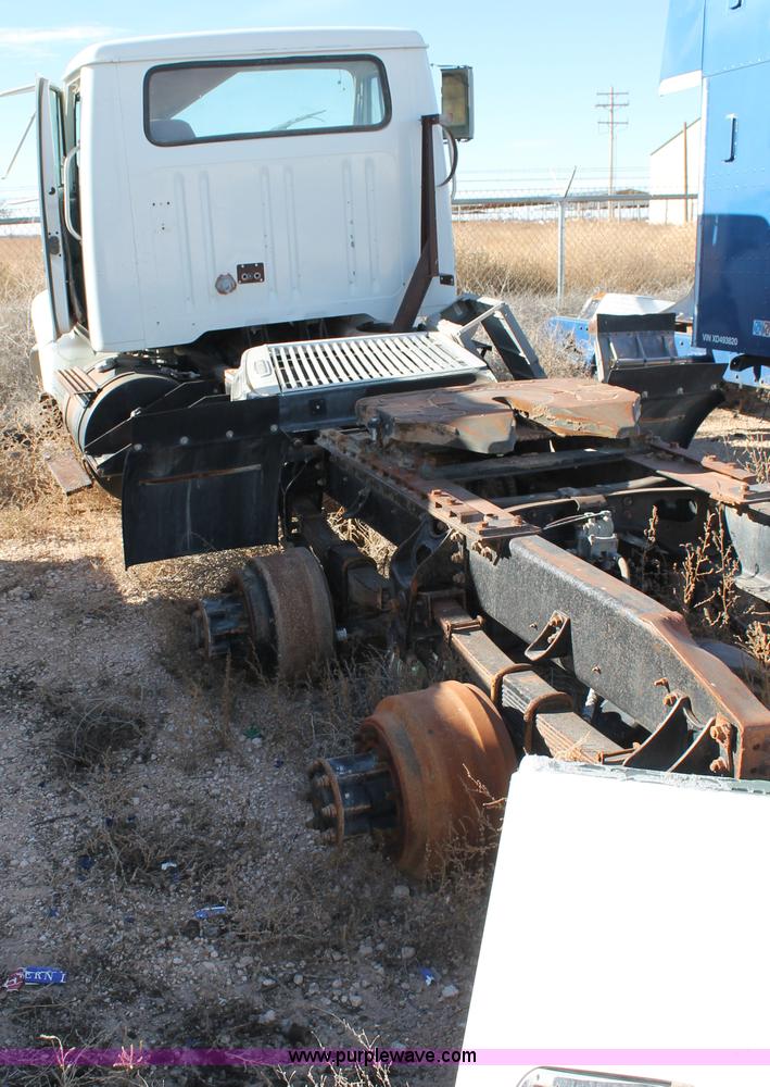 image for item C3635 1996 International 8200 semi truck