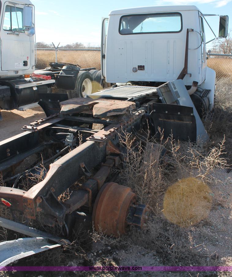 image for item C3635 1996 International 8200 semi truck