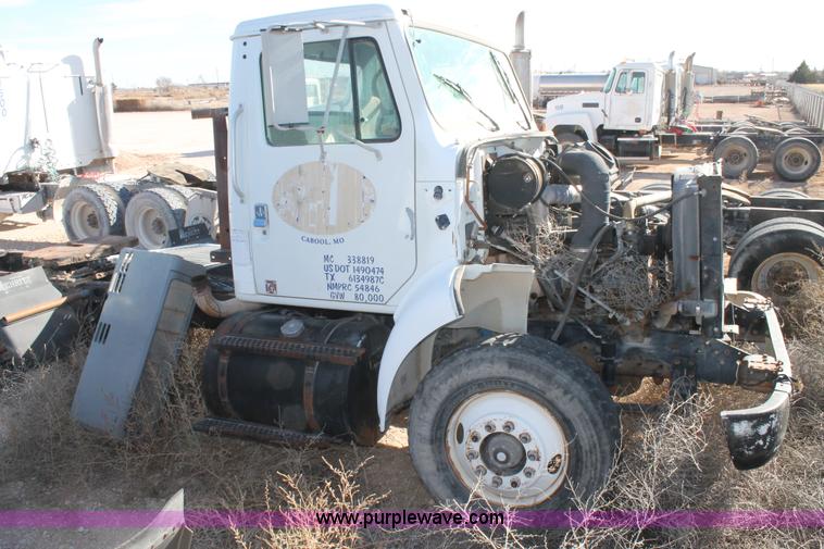image for item C3635 1996 International 8200 semi truck