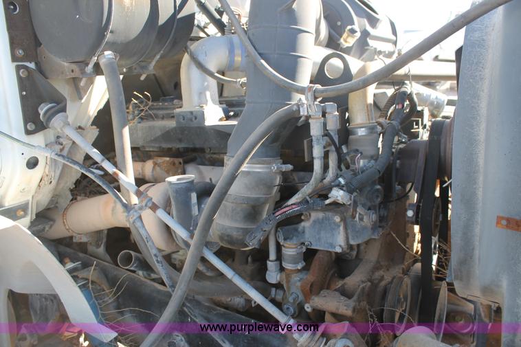 image for item C3635 1996 International 8200 semi truck