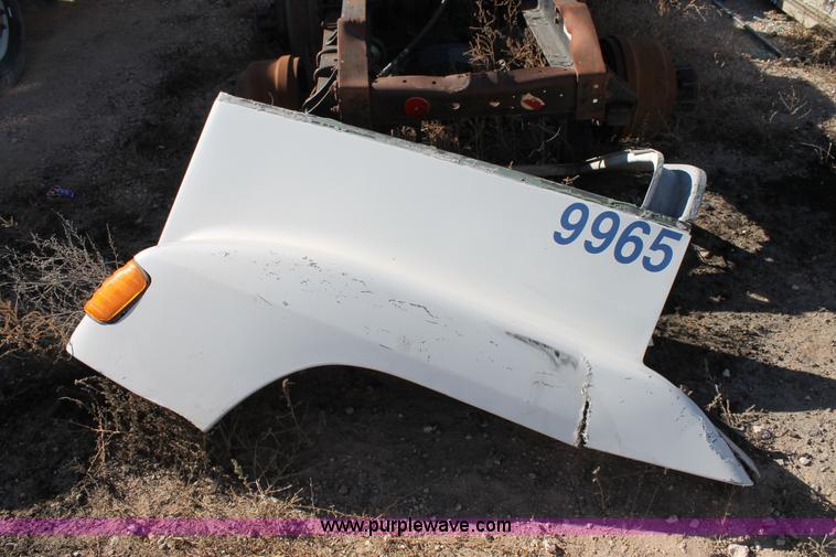 image for item C3635 1996 International 8200 semi truck