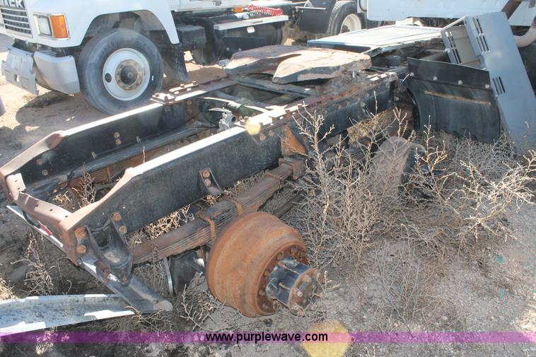 image for item C3635 1996 International 8200 semi truck