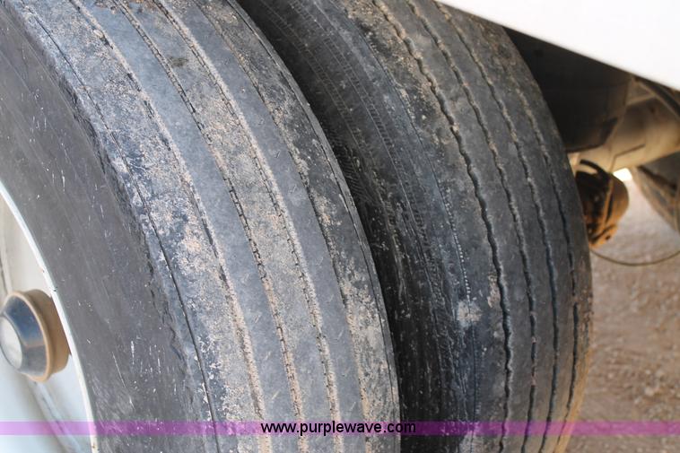 image for item C3636 2001 Lufkin TFV-CLST dry van trailer