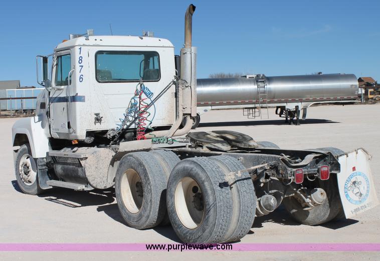 image for item C3637 1997 Mack CH613 semi truck