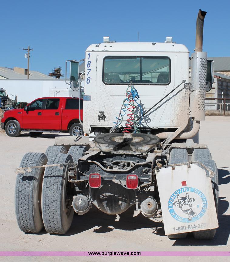 image for item C3637 1997 Mack CH613 semi truck