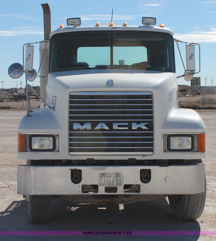 image for item C3637 1997 Mack CH613 semi truck