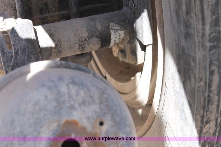 image for item C3637 1997 Mack CH613 semi truck