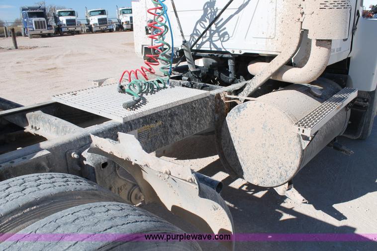 image for item C3637 1997 Mack CH613 semi truck