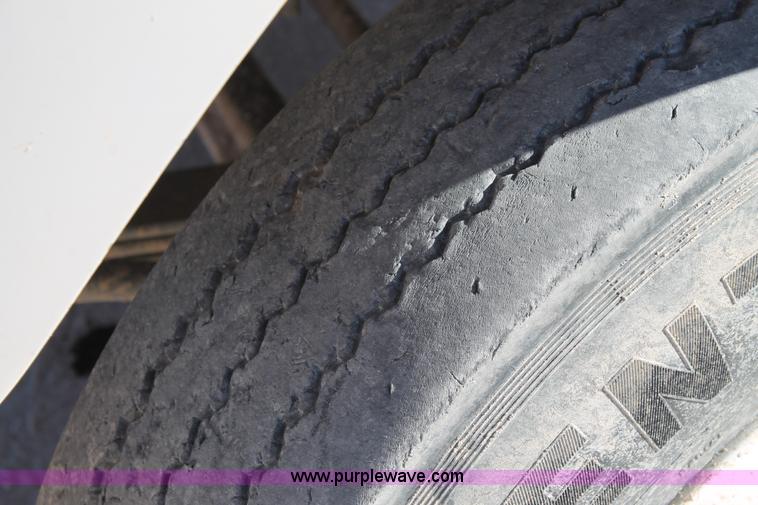 image for item C3637 1997 Mack CH613 semi truck