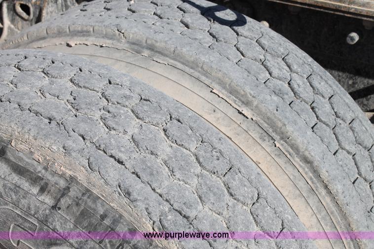 image for item C3637 1997 Mack CH613 semi truck