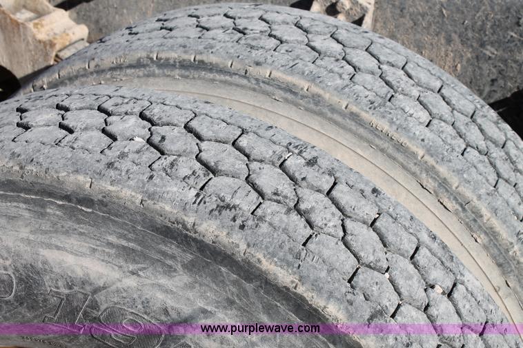 image for item C3637 1997 Mack CH613 semi truck