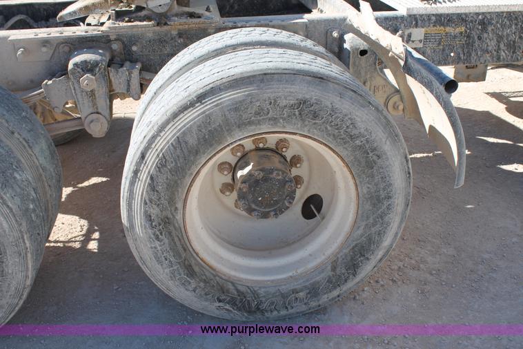 image for item C3637 1997 Mack CH613 semi truck