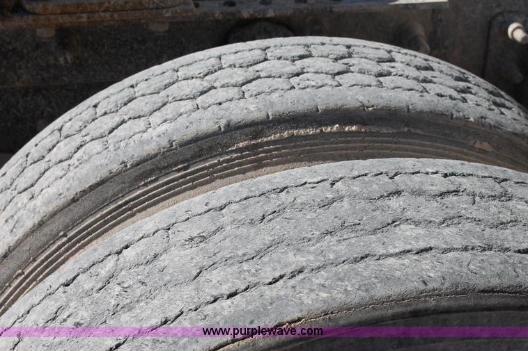 image for item C3637 1997 Mack CH613 semi truck