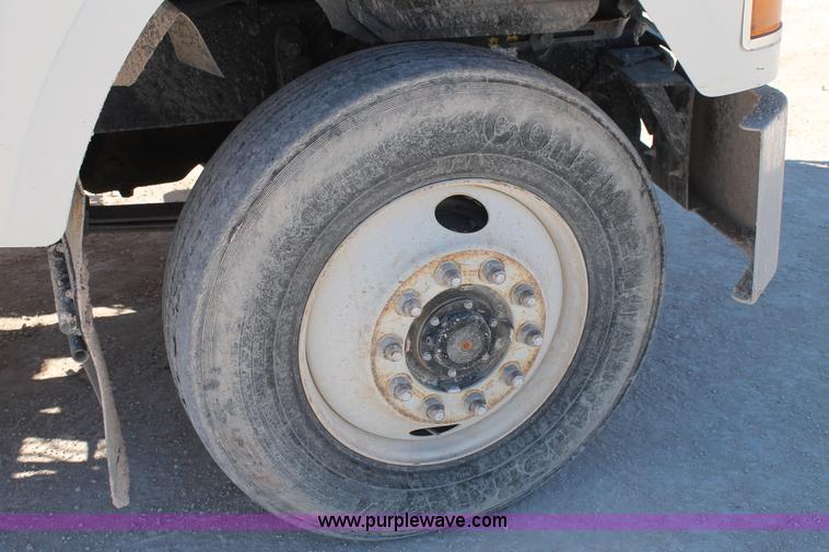 image for item C3637 1997 Mack CH613 semi truck