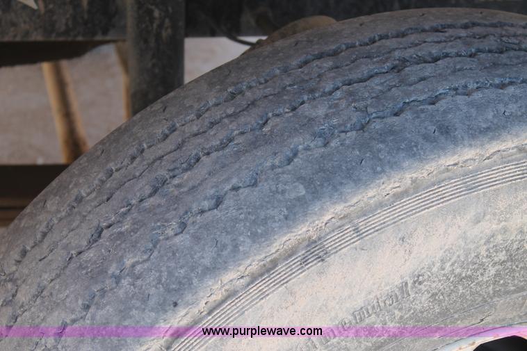 image for item C3637 1997 Mack CH613 semi truck