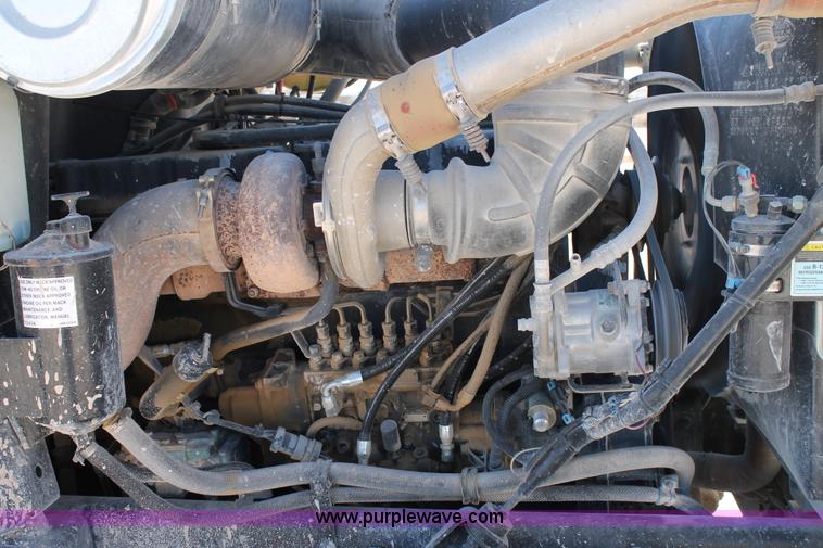 image for item C3637 1997 Mack CH613 semi truck