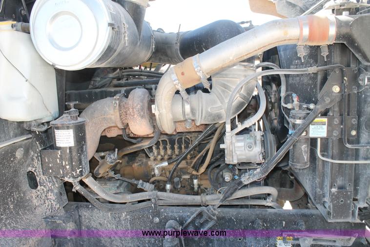 image for item C3637 1997 Mack CH613 semi truck