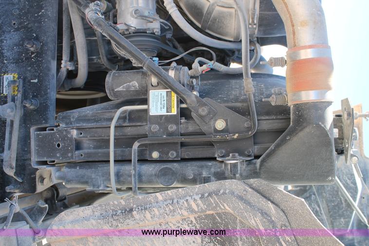 image for item C3637 1997 Mack CH613 semi truck