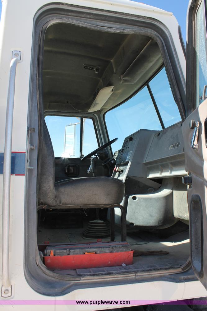 image for item C3637 1997 Mack CH613 semi truck