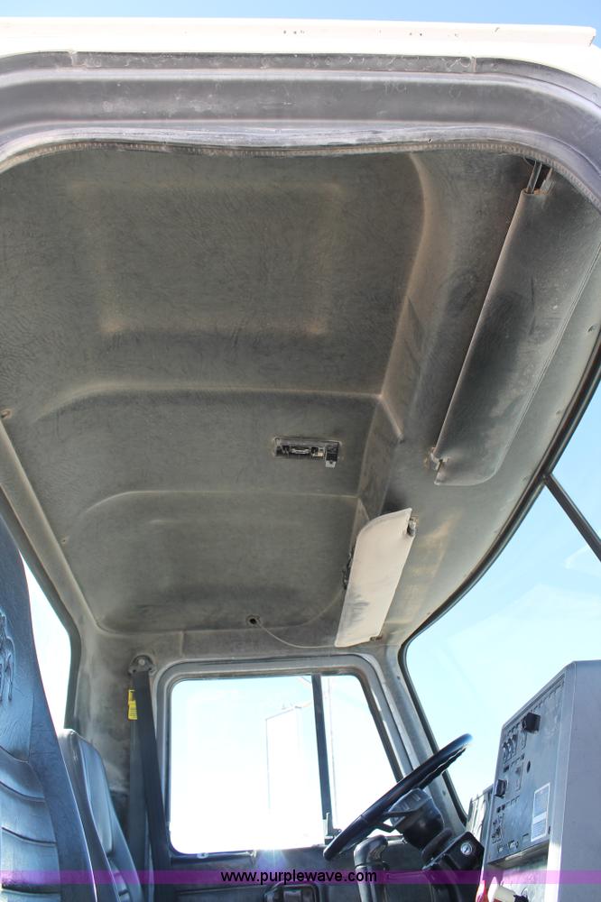 image for item C3637 1997 Mack CH613 semi truck