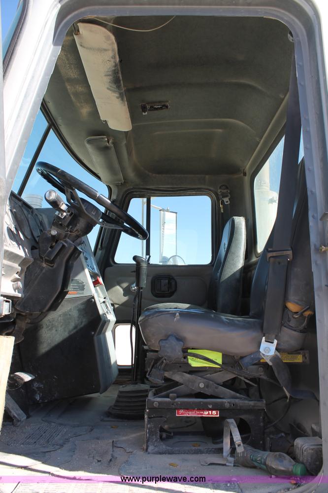 image for item C3637 1997 Mack CH613 semi truck