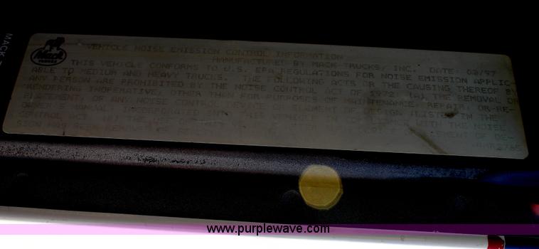 image for item C3637 1997 Mack CH613 semi truck