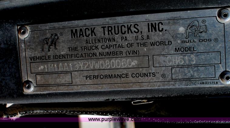 image for item C3637 1997 Mack CH613 semi truck