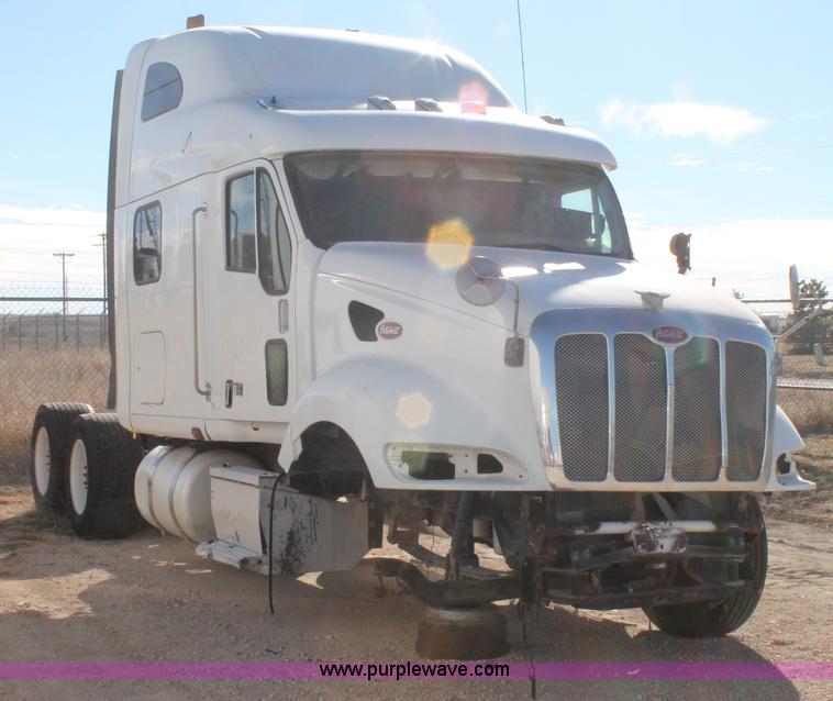 image for item C3638 2001 Peterbilt 387 semi truck